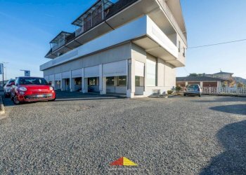 Zona - Shop strada Statale, 589n, Manta - photo 1