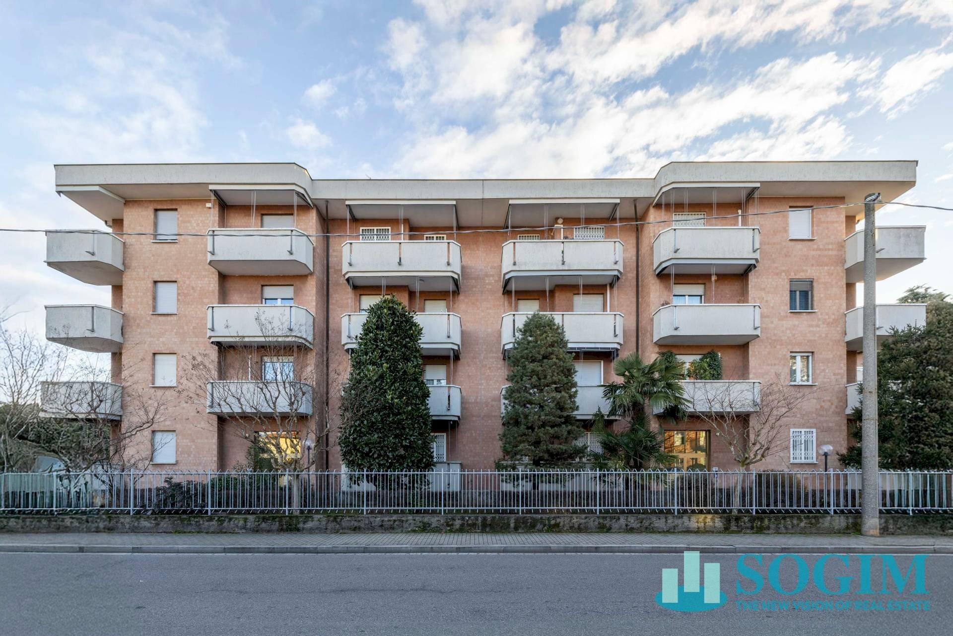 Foto 1 - Trilocale via mazzini
 
26, Carugate - foto 1