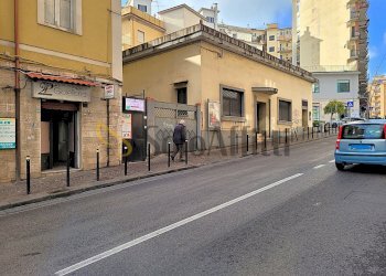 STRADA - Locale Commerciale Via Giacinto Gigante, Napoli (zona Arenella) - foto 2