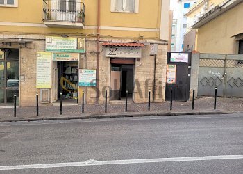 INGRESSO - Locale Commerciale Via Giacinto Gigante, Napoli (zona Arenella) - foto 3