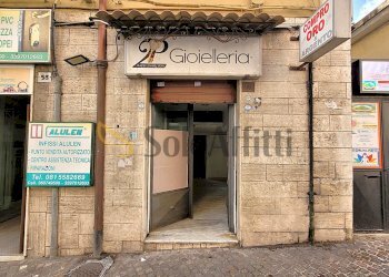 INGRESSO - Locale Commerciale Via Giacinto Gigante, Napoli (zona Arenella) - foto 4