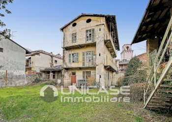Palazzo Storico piazza municipio, 1, Torre Pellice - foto 2