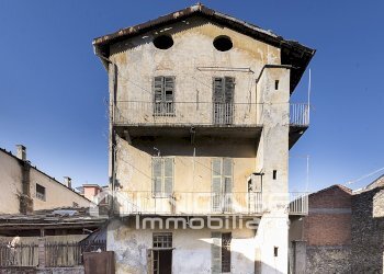 Palazzo Storico piazza municipio, 1, Torre Pellice - foto 4