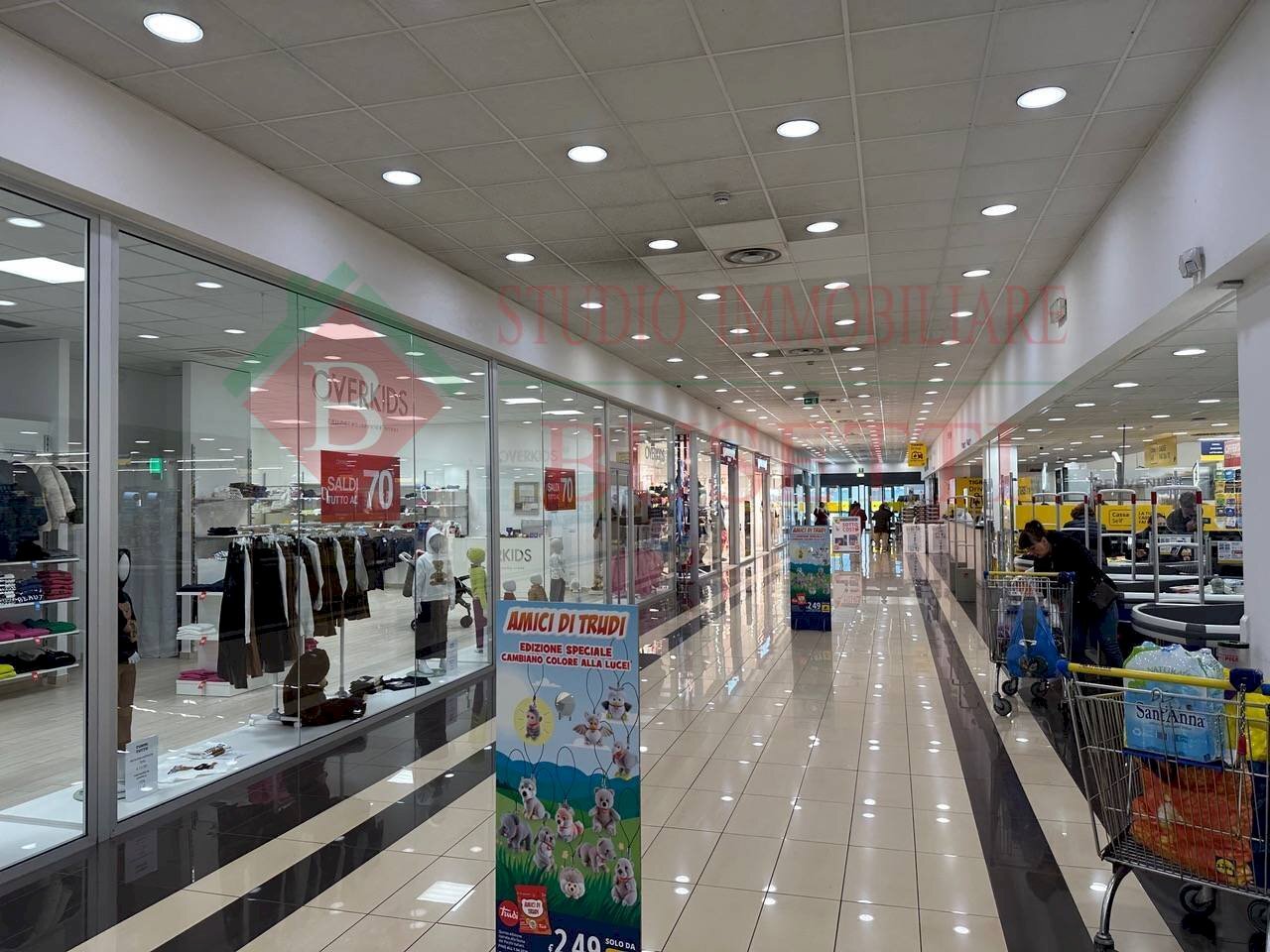 Foto 2 - Negozio via IV Novembre - Centro Commerciale TIGROS
 
292, Omegna - foto 2