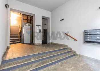 Ricezione / Lobby - Bilocale Via Piero Della Francesca
 
2, Milano - foto 3