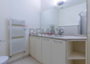 Bagno - Bilocale Via Piero Della Francesca
 
2, Milano - foto 15