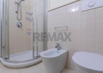 Bagno - Bilocale Via Piero Della Francesca
 
2, Milano - foto 17