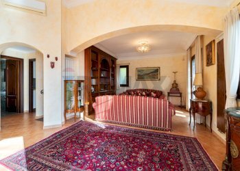 Soggiorno - Villa Via Monte Marino
 
11, Riano - photo 3