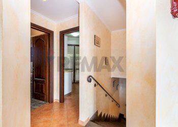 Hall / corridoio - Villa Via Monte Marino
 
11, Riano - photo 11