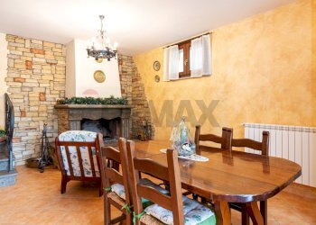 Sala da pranzo - Villa Via Monte Marino
 
11, Riano - photo 23