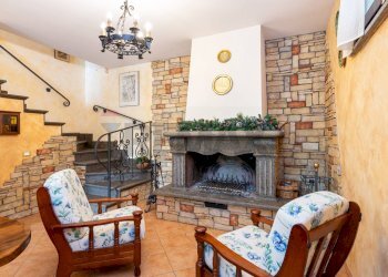 Soggiorno - Villa Via Monte Marino
 
11, Riano - photo 24