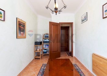 Hall / corridoio - Villa Via Monte Marino
 
11, Riano - photo 32