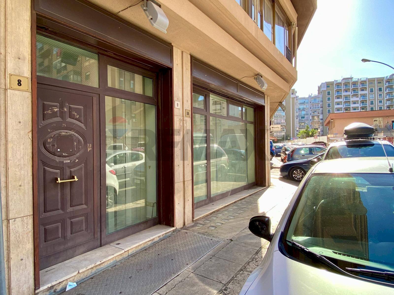 Edificio all\'aperto - Locale Commerciale Via Enrico Bevignani
 
10-12-14, Palermo - foto 1