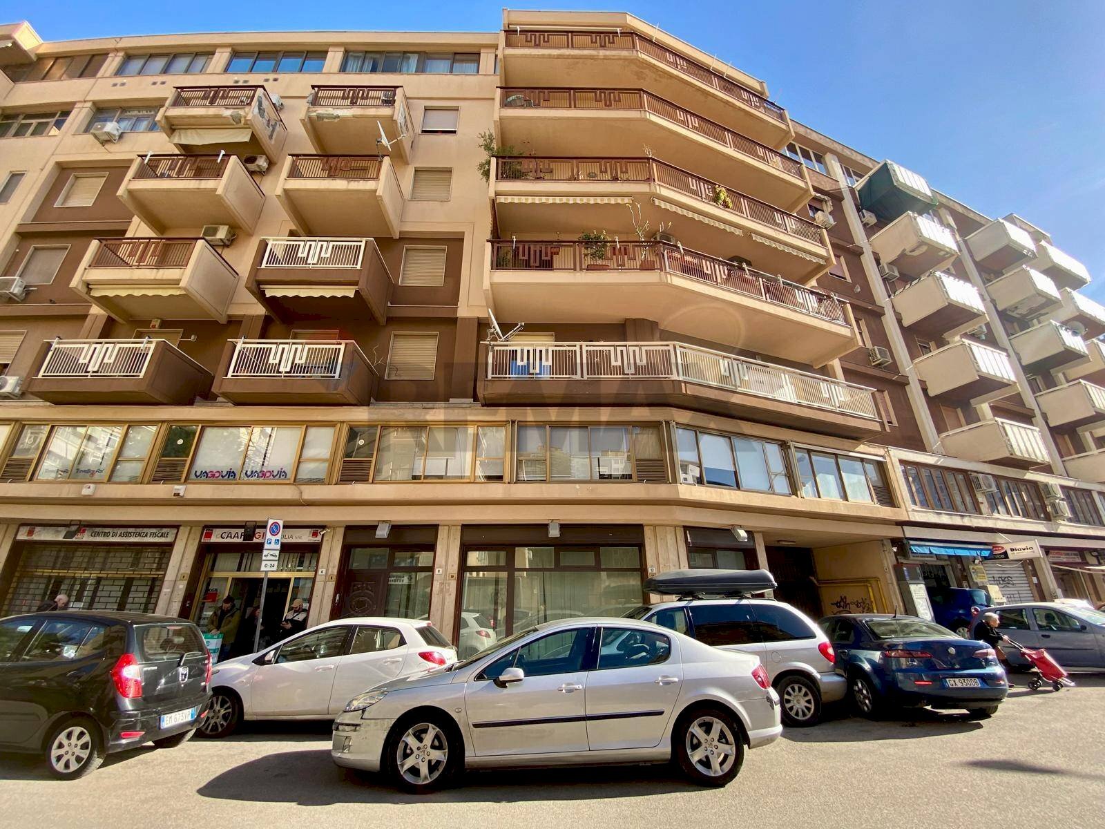 Edificio all\'aperto - Locale Commerciale Via Enrico Bevignani
 
10-12-14, Palermo - foto 2