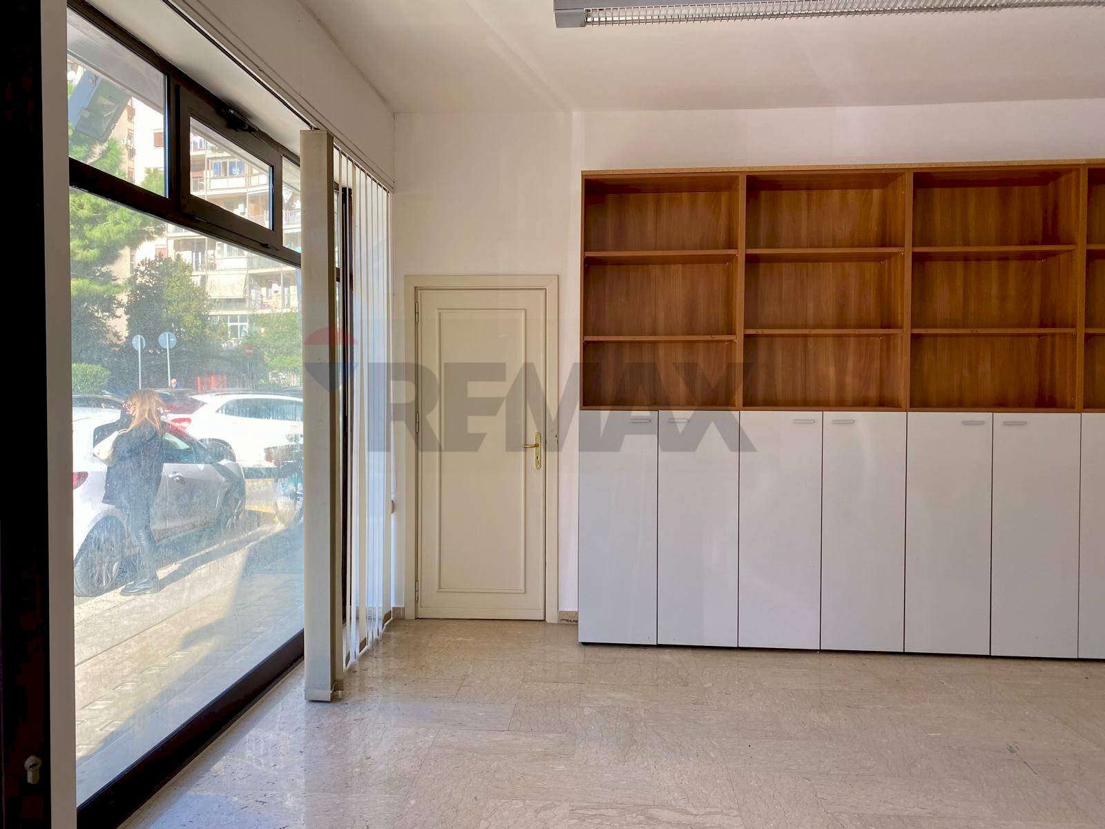 Stanza vuota - Locale Commerciale Via Enrico Bevignani
 
10-12-14, Palermo - foto 3