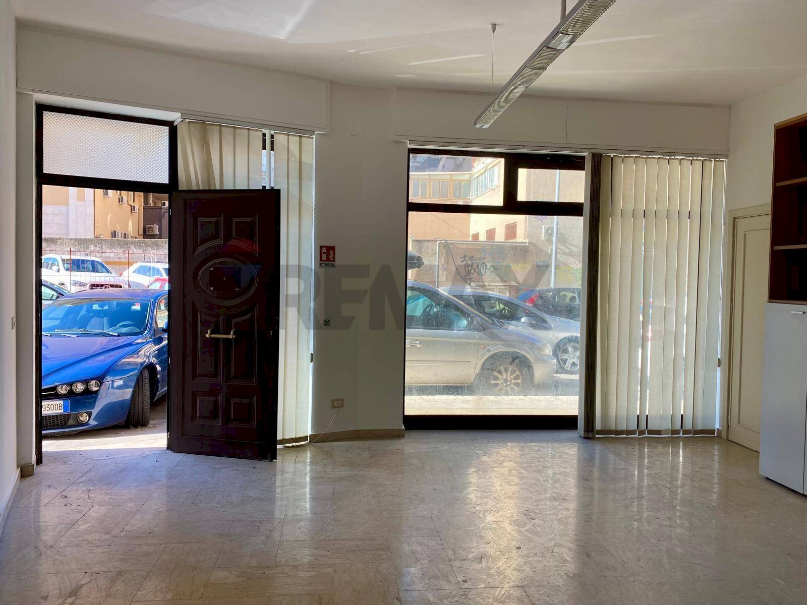 Stanza vuota - Commercial Premises Via Enrico Bevignani
 
10-12-14, Palermo - photo 1