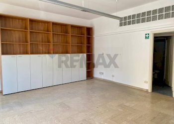 Stanza vuota - Locale Commerciale Via Enrico Bevignani
 
10-12-14, Palermo - foto 7