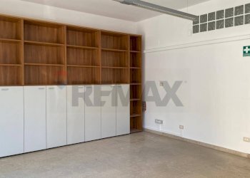 Stanza vuota - Locale Commerciale Via Enrico Bevignani
 
10-12-14, Palermo - foto 9