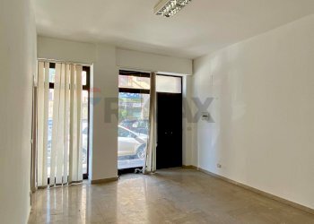 Stanza vuota - Locale Commerciale Via Enrico Bevignani
 
10-12-14, Palermo - foto 10