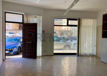 Stanza vuota - Locale Commerciale Via Enrico Bevignani
 
10-12-14, Palermo - foto 13