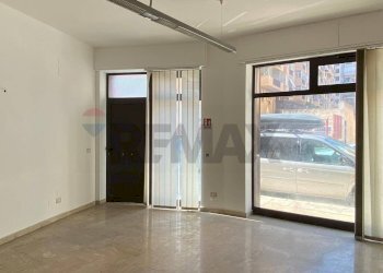 Stanza vuota - Locale Commerciale Via Enrico Bevignani
 
10-12-14, Palermo - foto 15