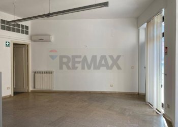 Stanza vuota - Locale Commerciale Via Enrico Bevignani
 
10-12-14, Palermo - foto 16