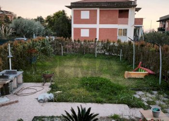 Giardino - Casa semi indipendente Via Diana
 
140, Fiumefreddo di Sicilia - foto 1