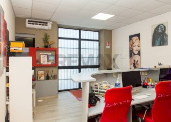 Ufficio - Locale Commerciale Via Fratelli Bandiera
 
77, Gravina di Catania - foto 3