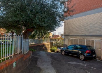 Edificio all\'aperto - Locale Commerciale Via Fratelli Bandiera
 
77, Gravina di Catania - foto 7