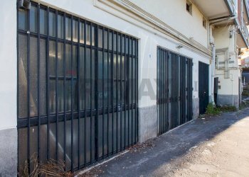 Edificio all\'aperto - Locale Commerciale Via Fratelli Bandiera
 
77, Gravina di Catania - foto 10