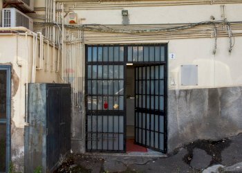 Edificio all\'aperto - Locale Commerciale Via Fratelli Bandiera
 
77, Gravina di Catania - foto 13