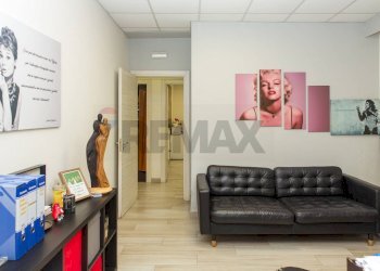 Soggiorno - Locale Commerciale Via Fratelli Bandiera
 
77, Gravina di Catania - foto 30