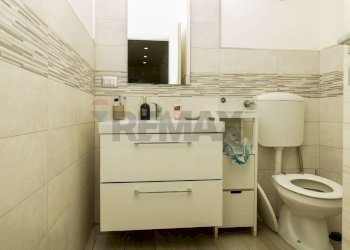 Bagno - Locale Commerciale Via Fratelli Bandiera
 
77, Gravina di Catania - foto 32