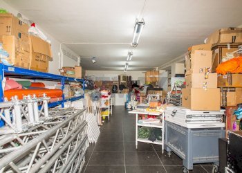 Dispensa di stoccaggio - Locale Commerciale Via Fratelli Bandiera
 
77, Gravina di Catania - foto 33