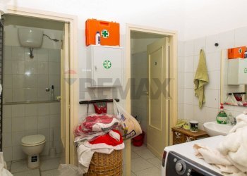 Bagno - Locale Commerciale Via Fratelli Bandiera
 
77, Gravina di Catania - foto 45