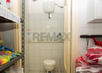 Bagno - Locale Commerciale Via Fratelli Bandiera
 
77, Gravina di Catania - foto 46