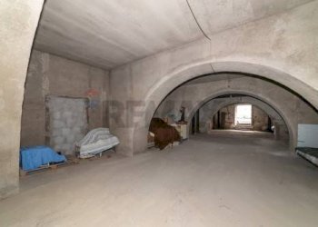 Parcheggio - Locale Commerciale Via Cristoforo Colombo
 
28, Catania - foto 16