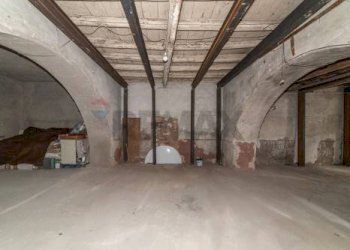 Parcheggio - Locale Commerciale Via Cristoforo Colombo
 
28, Catania - foto 21