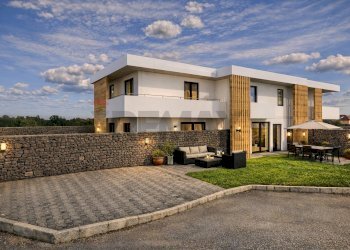 Casa all\'aperto - Terreno edificabile Via grotta del signore
Sn, San Pietro Clarenza - foto 3