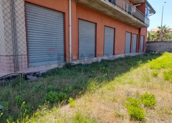 Giardino - Commercial Premises via Palermo, San Pietro Clarenza - photo 1