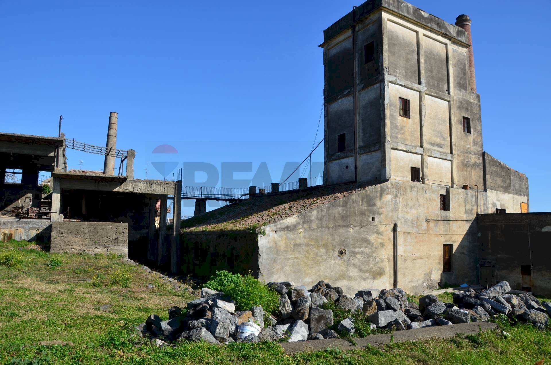 Edificio all\'aperto - Locale Commerciale Via Fago
17, Santa Venerina - foto 2