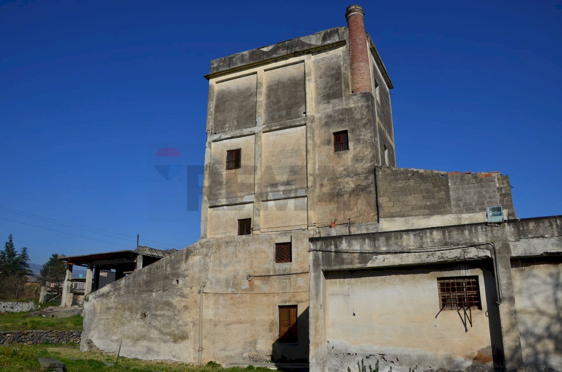 Edificio all\'aperto - Locale Commerciale Via Fago
17, Santa Venerina - foto 3