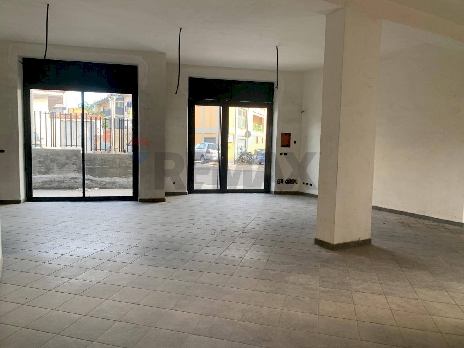 Stanza vuota - Locale Commerciale VIA:ROMA, Camporotondo Etneo - foto 1