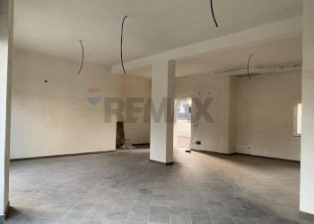 Stanza vuota - Locale Commerciale VIA:ROMA, Camporotondo Etneo - foto 2