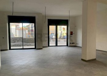 Stanza vuota - Locale Commerciale VIA:ROMA, Camporotondo Etneo - foto 3