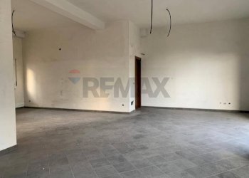 Stanza vuota - Locale Commerciale VIA:ROMA, Camporotondo Etneo - foto 4