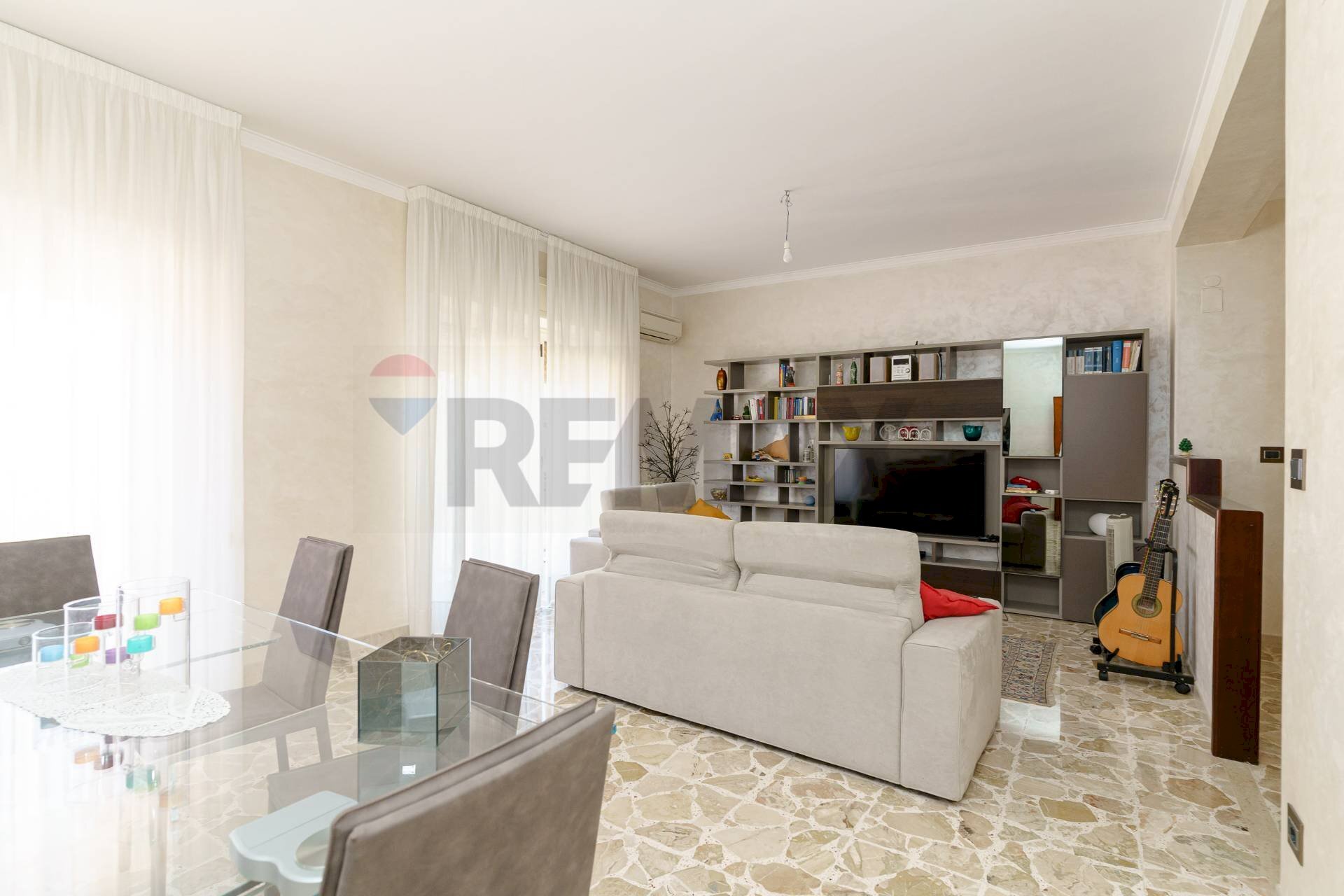 Sala da pranzo - Four-room apartment Via Alcide De Gasperi
17, Sant'Agata Li Battiati - photo 3