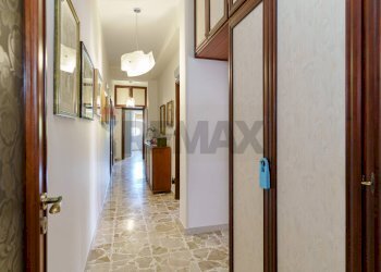 Hall / corridoio - Quadrilocale Via Alcide De Gasperi
 
17, Sant'Agata Li Battiati - foto 10