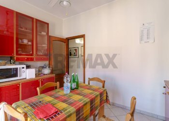 Sala da pranzo - Quadrilocale Via Alcide De Gasperi
 
17, Sant'Agata Li Battiati - foto 14