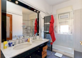 Bagno - Quadrilocale Via Alcide De Gasperi
 
17, Sant'Agata Li Battiati - foto 17